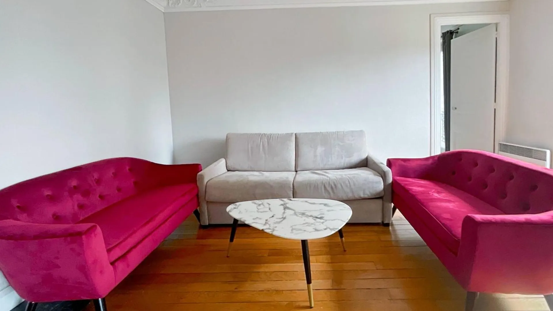 Luxury Flat & Eiffel Tower View Daire Paris Pansiyon