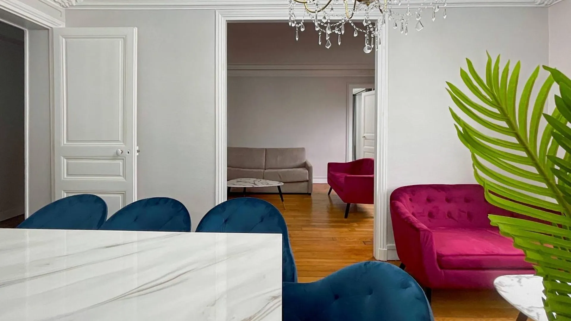 Luxury Flat & Eiffel Tower View Daire Paris Pansiyon